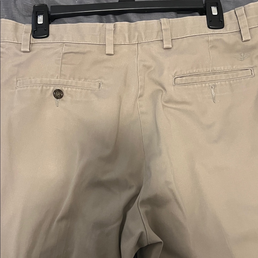 Dockers Men's Chinos in Light Khaki Tan - Picture 5 of 6